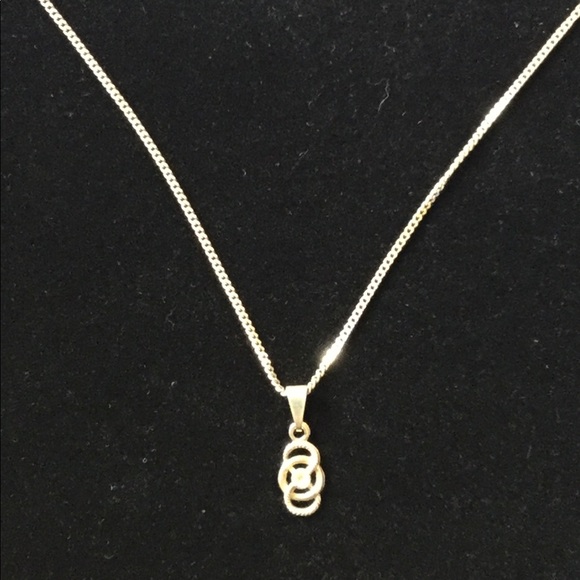 Delicate Italian Silver Necklace and Pendant - Picture 3 of 4